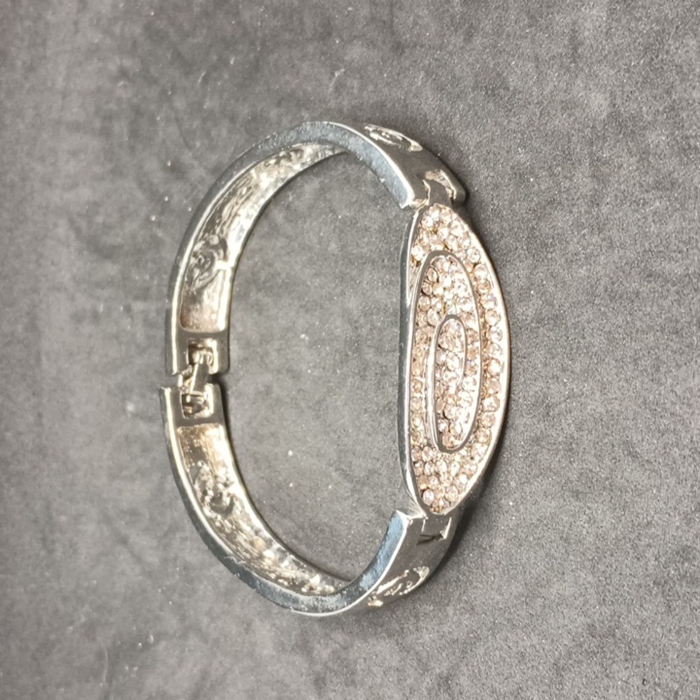 Vintage hinge clasp bracelet rhinestone center